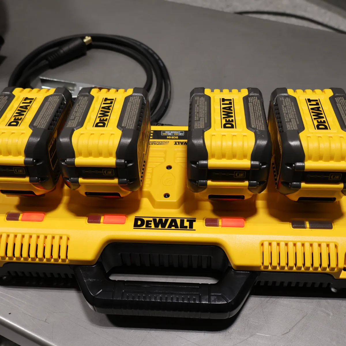 DeWalt 20V MAX DCB104 20 V Lithium-Ion 4-Port Fast Charger - DCB104