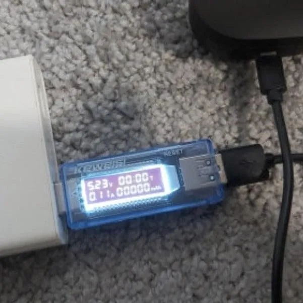 KEWEISI USB Tester: Tests 4-20V, 0-3A Check if your device or charger is working